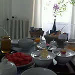 La Blanche Girondine Bed and Breakfast Hostens