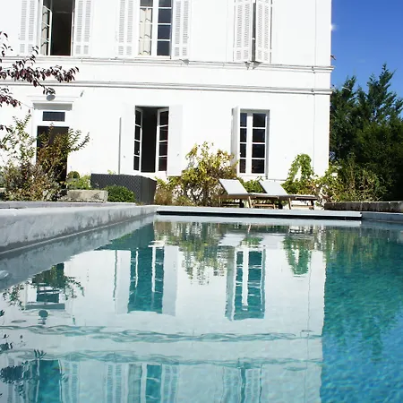 La Blanche Girondine Bed and Breakfast Hostens